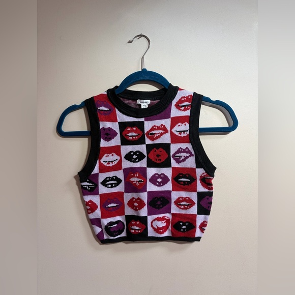 Garage Whatever Pattern Multicolor Lip Graphic Crop Top Shirt Sweater Vest Top - Picture 2 of 9